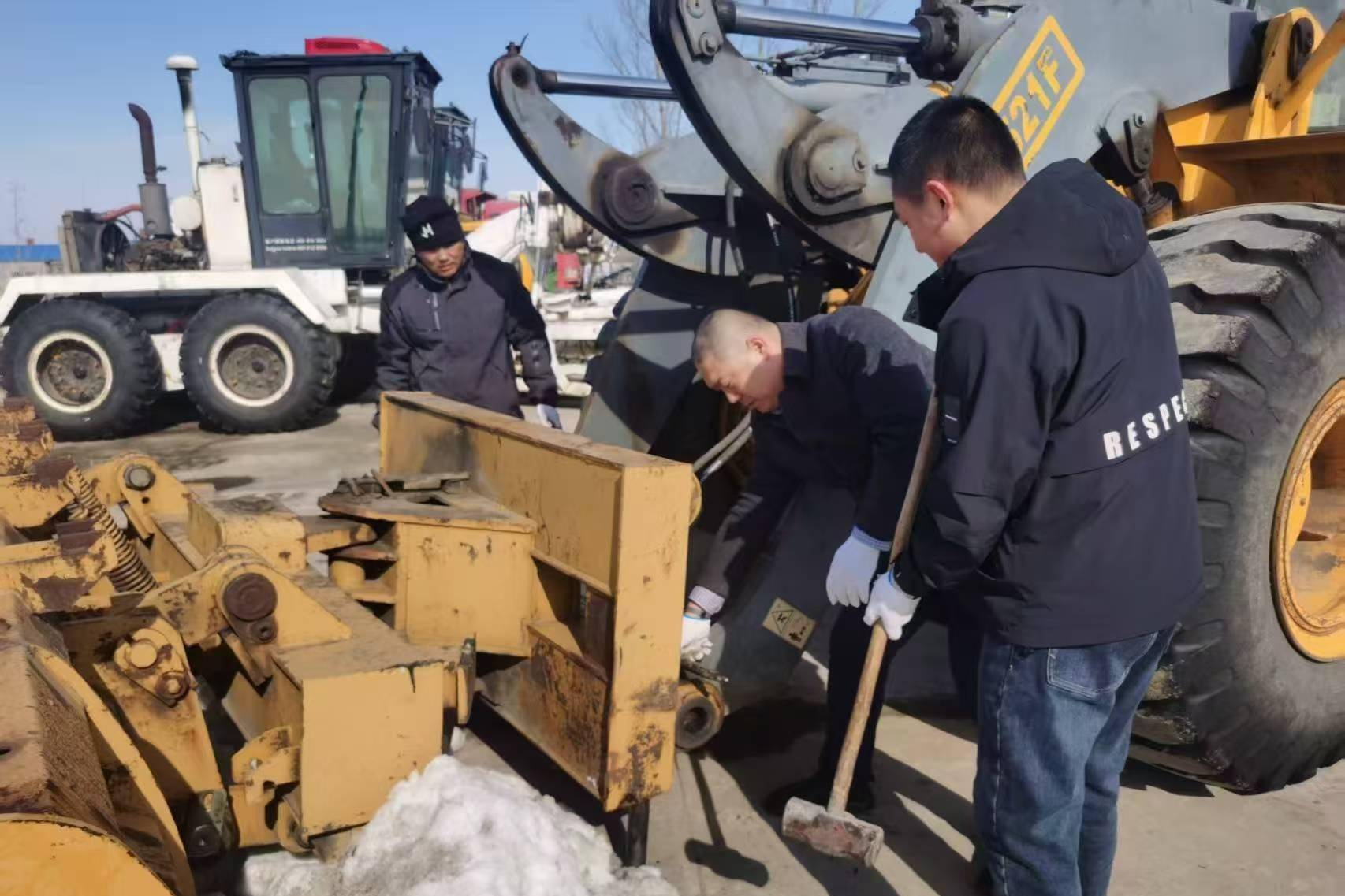 七星農(nóng)場有限公司:對公路養(yǎng)護機械設備開展“大體檢”:機械設備