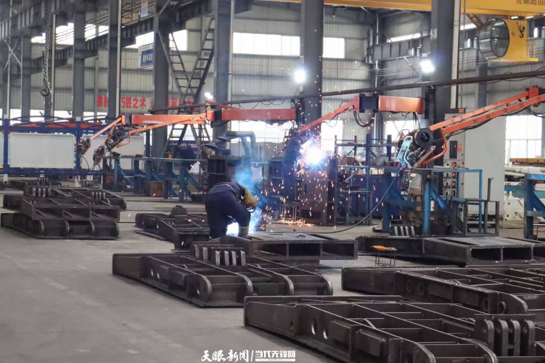 實(shí)干爭春看貴州|六盤水煤礦機(jī)械制造企業(yè)火花四濺:機(jī)械制造