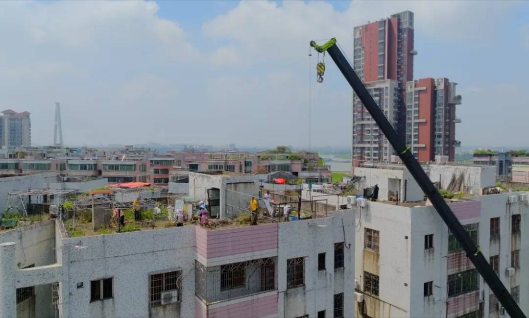 網(wǎng)格+重型機械助陣<strong></p>
<p>重型機械
</strong>！西南沙頭社區(qū)單日消殺6萬平方米:重型機械
